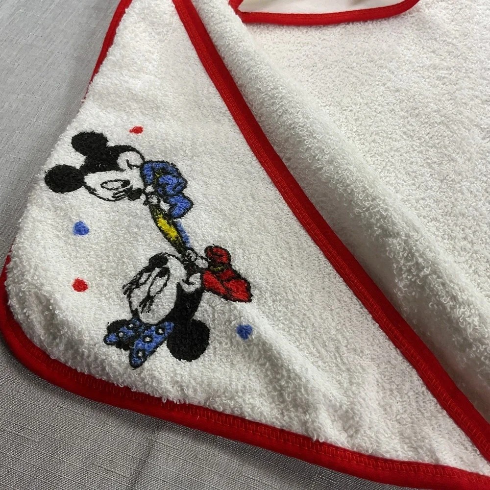 Dundee Vintage Mickey Hoodie Bath Towel and Wash Cloth